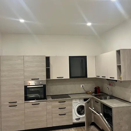 Del Centro アパート