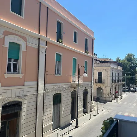 Del Centro アパート